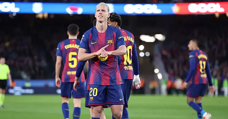 জয় উদযাপন করছেন বার্সেলোনার খেলোয়াররা